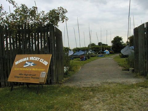 Yacht club, Thames style